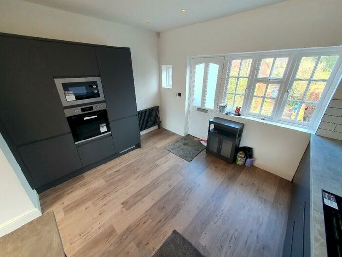 2 Bedroom End Of Terrace House To Rent In The Square, Birmingham, B17