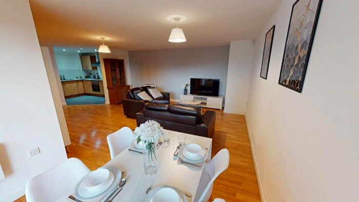 2 Bedroom Flat To Rent In Madison Square, Liverpool, Merseyside, L1