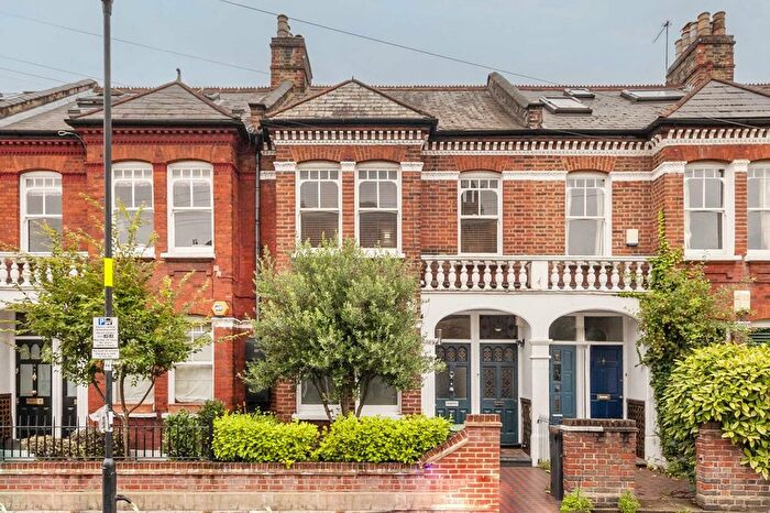 3 Bedroom Maisonette To Rent In Klea Avenue, Clapham, SW4