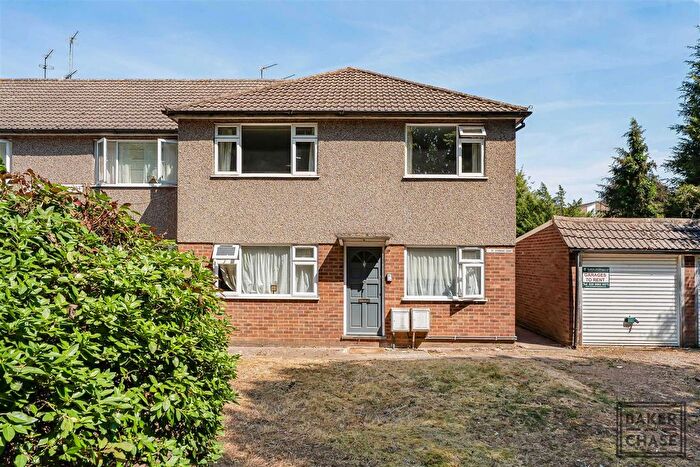 2 Bedroom Maisonette For Sale In Park Avenue, Enfield, EN1