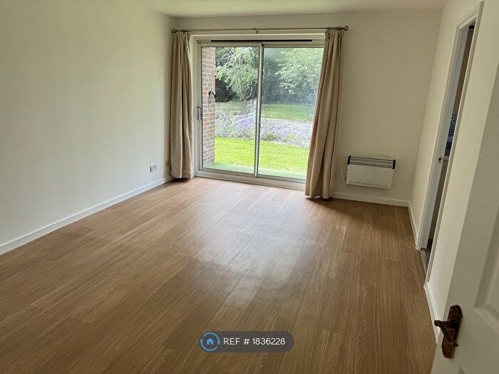 2 Bedroom Flat To Rent In Clayhall House, Reigate, RH2