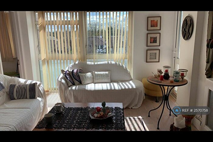 2 Bedroom Flat To Rent In Foxgrove Road, Beckenham, BR3