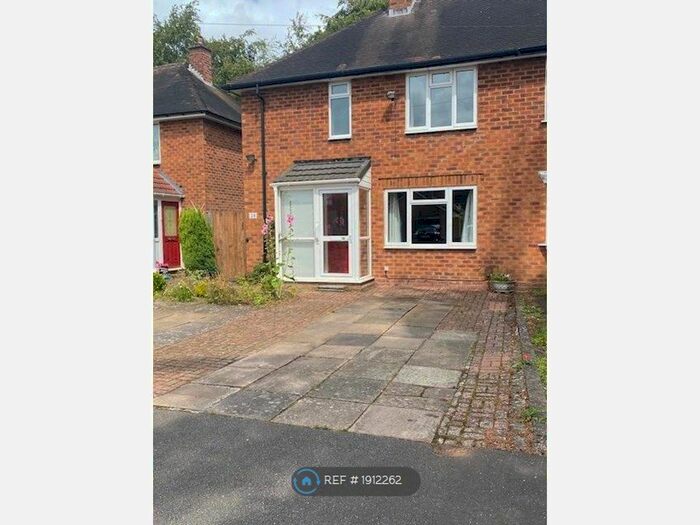3 Bedroom Semi-Detached House To Rent In Broomfields Close, Solihull, B91