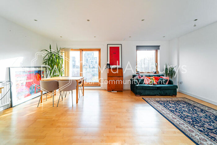 2 Bedroom Apartment To Rent In Clarendon Road, Hornsey, London, N8