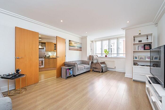 2 Bedroom Flat For Sale In Kidderpore Avenue, Hampstead, London, NW3