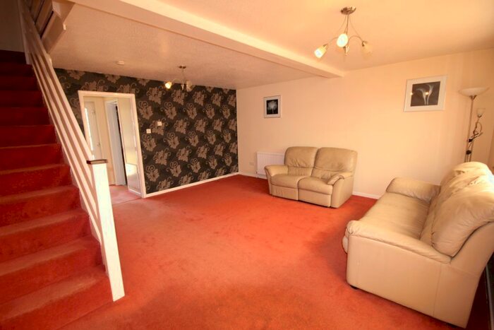 3 Bedroom Link Detached House To Rent In Rochfords Gardens, Slough, SL2