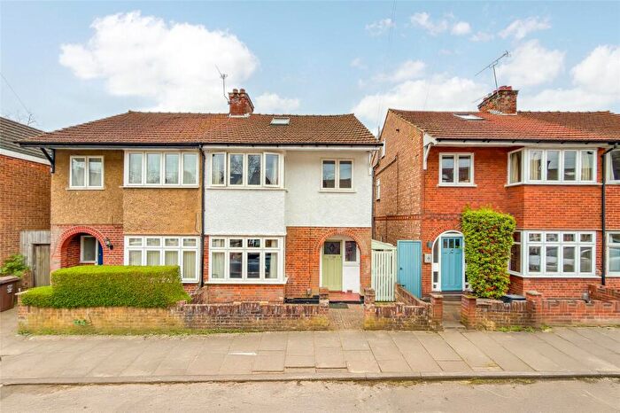4 Bedroom Semi Detached House For Sale In Wynchlands Crescent, St. Albans, Hertfordshire, AL4