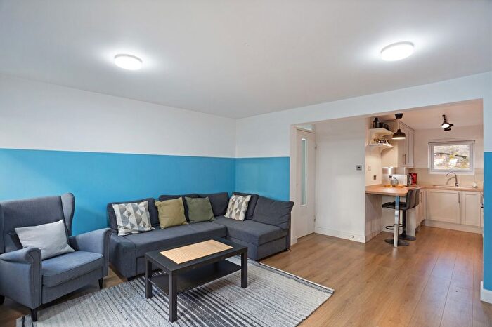 2 Bedroom Flat To Rent In Anstice Close, London, W4