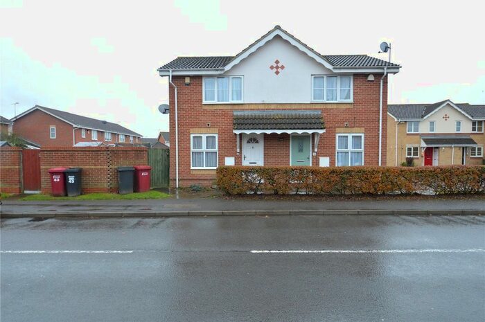 1 Bedroom Semi-Detached House To Rent In Moor Furlong, Slough, Berkshire SL1