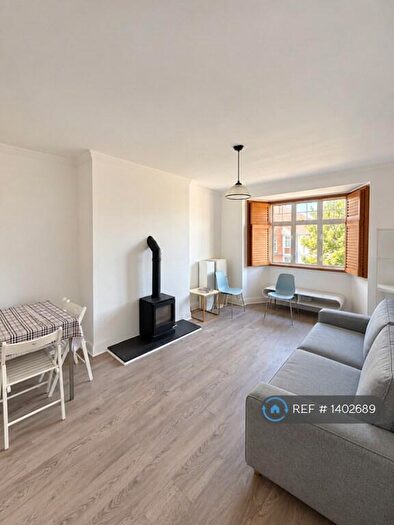 2 Bedroom Flat To Rent In Colney Hatch Lane, London, N10