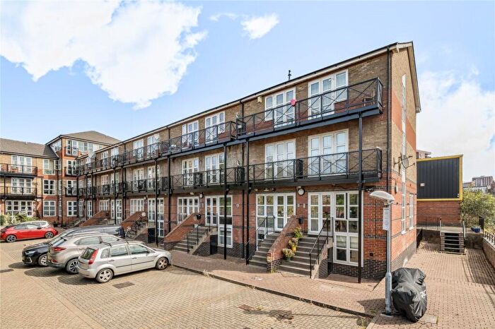 4 Bedroom Property For Sale In Alphabet Square, Bow, London, E3