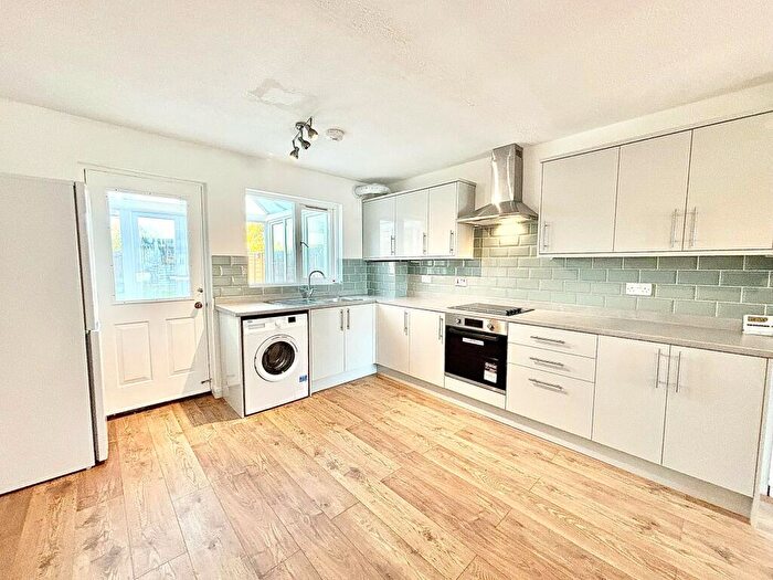 2 Bedroom House To Rent In Juniper Way, Harold Wood, RM3