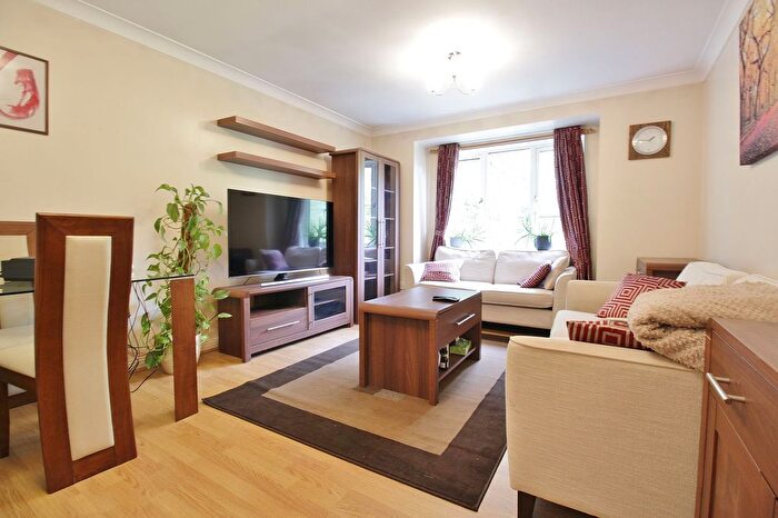 2 Bedroom Flat To Rent In Malting Way, Alcott House, TW7