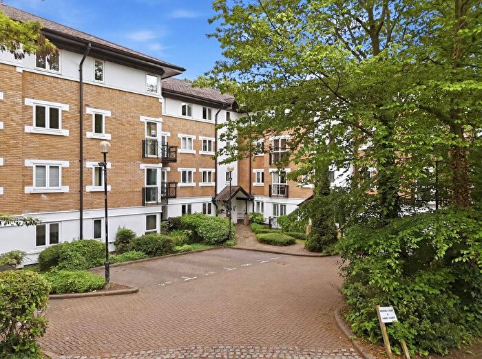 2 Bedroom Flat For Sale In Dickens Court, Makepeace Road, Wanstead, E11
