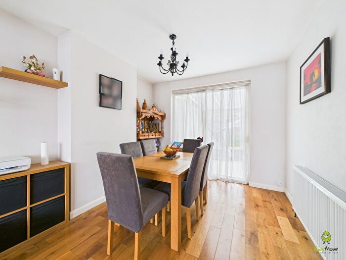 3 Bedroom Semi-Detached House For Sale In Long Lane, Bexleyheath, DA7