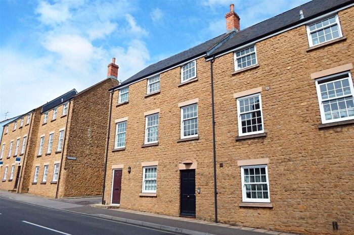 2 Bedroom Flat To Rent In Pithers Court, Crewkerne, Somerset, TA18