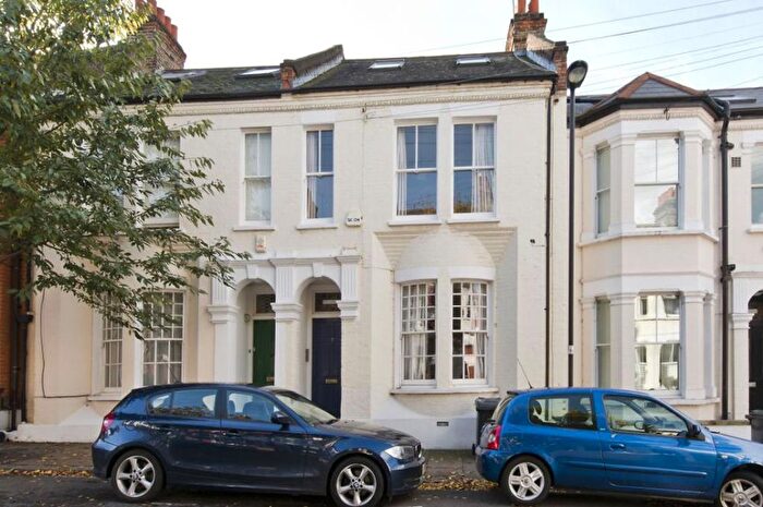 3 Bedroom Flat To Rent In Netherford Road, Clapham, SW4