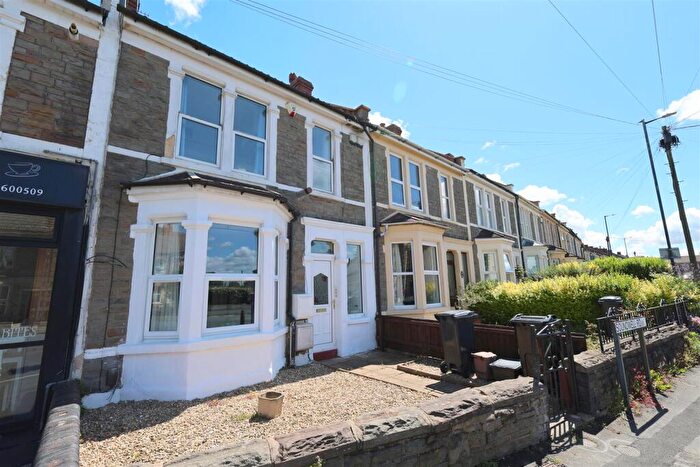 1 Bedroom Flat For Sale In Soundwell Road, Soundwell, Bristol, BS15