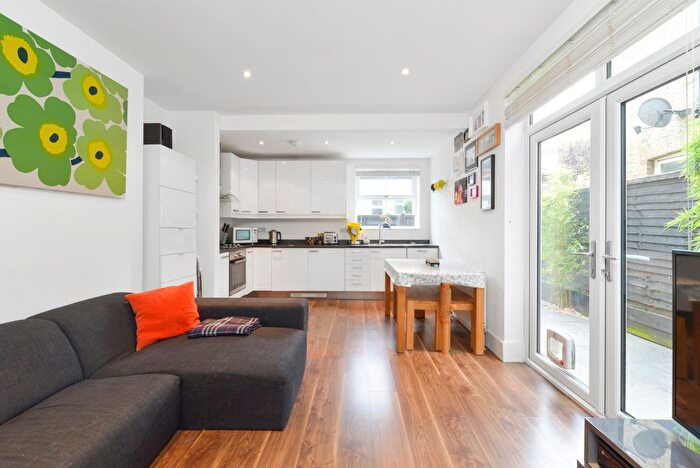 2 Bedroom Bungalow To Rent In Quill Lane, London, SW15