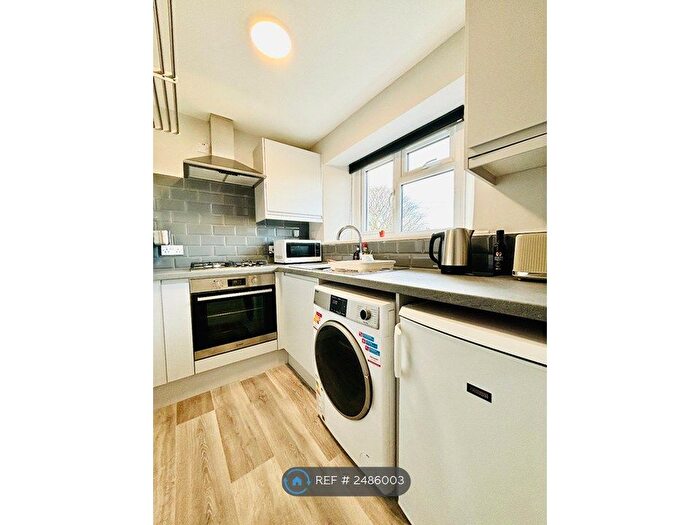 2 Bedroom Flat To Rent In Buckingham Place, Clifton, Bristol, BS8