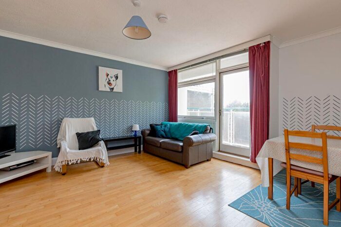 3 Bedroom Flat For Sale In / Merchiston Gardens, Edinburgh, EH10