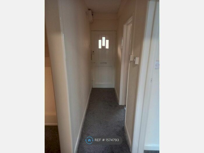 1 Bedroom Flat To Rent In Manor Rise, Stone, ST15