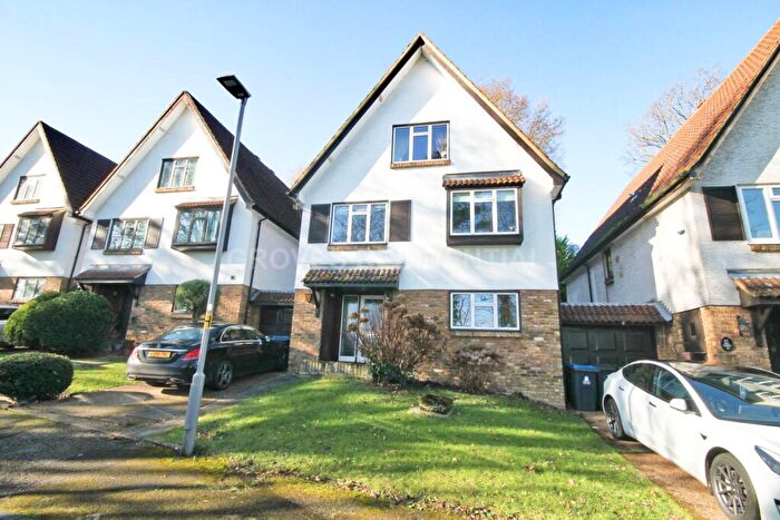 5 Bedroom Detached House For Sale In Warbank Lane, Kingston Upon Thames, KT2