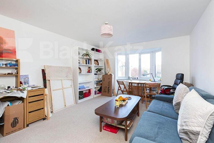 2 Bedroom Flat To Rent In Bunning Way, Caledonian Road, N7