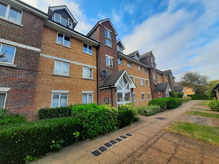 2 Bedroom Flat To Rent In Farthing Close, Watford, WD18