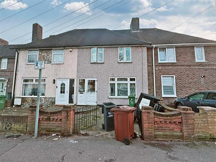 3 Bedroom Terraced House For Sale In Parsloes Avenue, Dagenham, RM9
