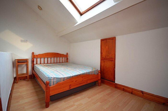 1 Bedroom Maisonette To Rent In Commercial Road, Whitechapel, E1