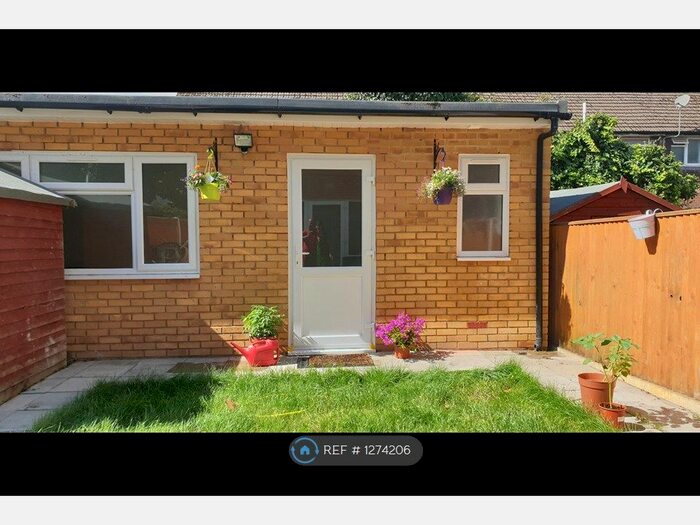 Studio To Rent In Pontes Avenue, Hounslow TW3
