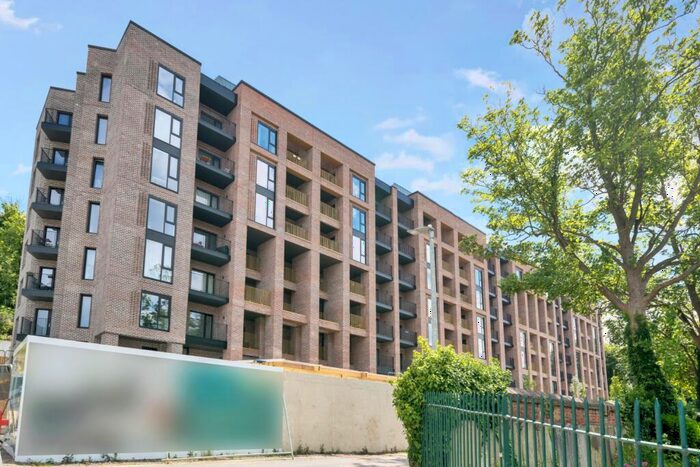 2 Bedroom Flat To Rent In Whiffens Avenue Chatham, ME4