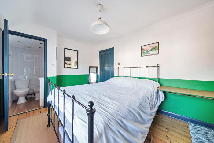 3 Bedroom End Of Terrace House For Sale In Charter Square, Kingston Upon Thames, KT1