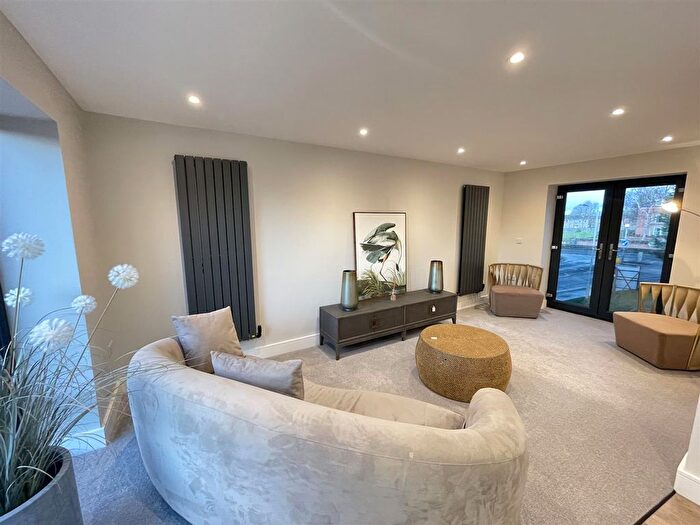 2 Bedroom Flat For Sale In Hackness Road, Scalby View Apartments, YO12