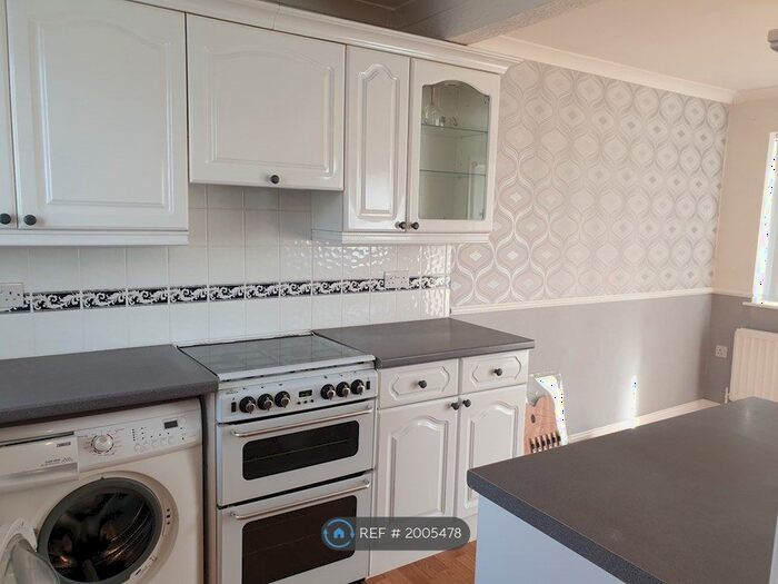 3 Bedroom Semi-Detached House To Rent In Tamworth Square, Sunderland, SR3