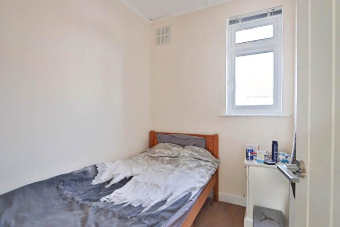 3 Bedroom End Of Terrace House For Sale In Byron Avenue, New Malden, KT3