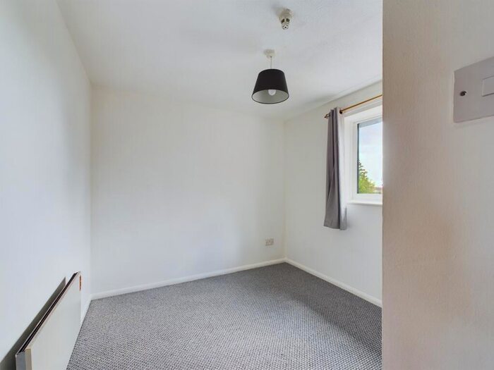 1 Bedroom Flat To Rent In Honeywood Close, Hilsea, Portsmouth, PO3