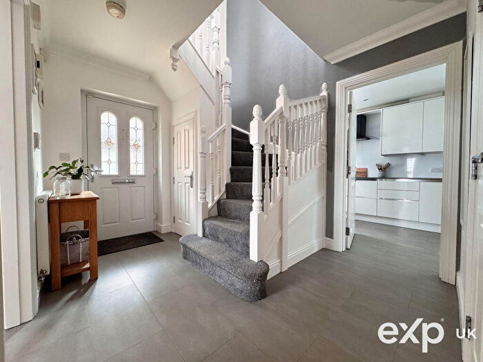 4 Bedroom Semi-Detached House For Sale In Discovery Drive, Kings Hill, West Malling, Kent, ME19
