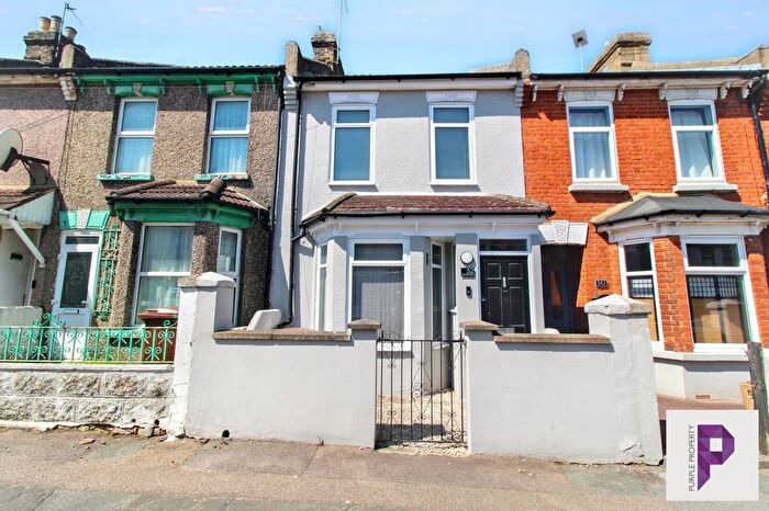 3 Bedroom Terraced House For Sale In Tennyson Road, Gillingham, ME7
