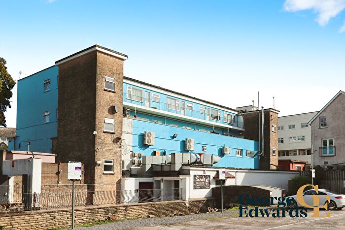 2 Bedroom Flat For Sale In Harbour Court, Saundersfoot, SA69