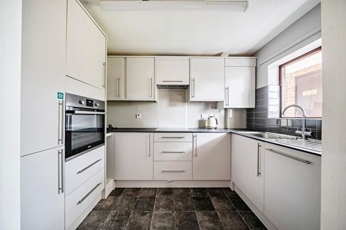 2 Bedroom Retirement Property For Sale In Emmbrook Court, Reading, RG6