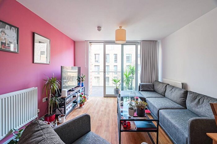 2 Bedroom Flat For Sale In Nelson Walk, Bow, London, E3