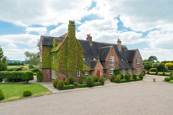 7 Bedroom Detached House For Sale In An Immaculately Presented Detached Country Residence In Hargrave, CH3