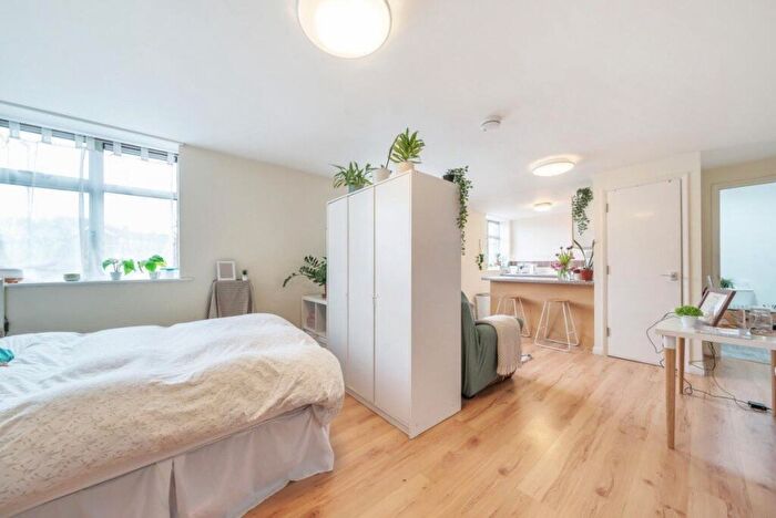 Flat To Rent In Bell Green, Lower Sydenham, London, SE26
