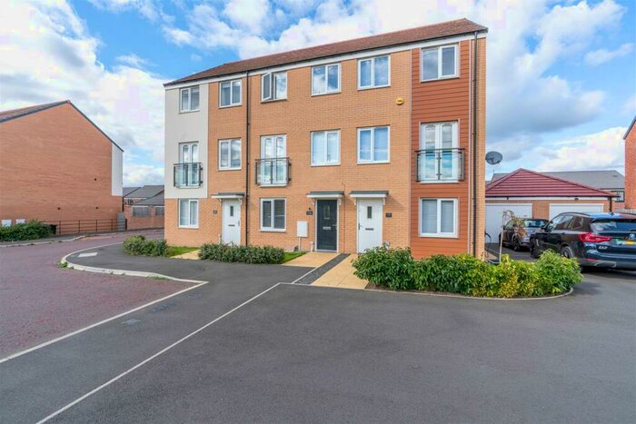 3 Bedroom Town House To Rent In Osprey Walk, Great Park, Newcastle Upon Tyne, NE13