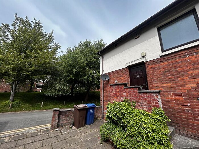 1 Bedroom Flat To Rent In Wellmead Close, Waterloo Park, Manchester, M8