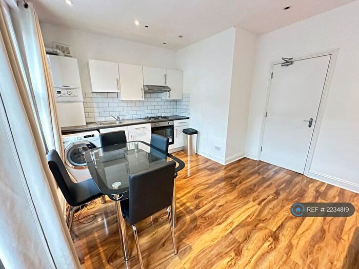 4 Bedroom Flat To Rent In Flaxman Rd, Brixton, SE5