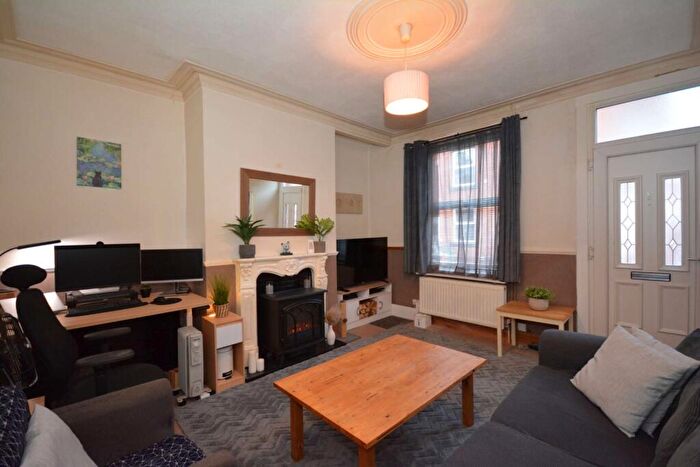 2 Bedroom End Of Terrace House For Sale In Lytham Grove, Leeds, West Yorkshire, LS12