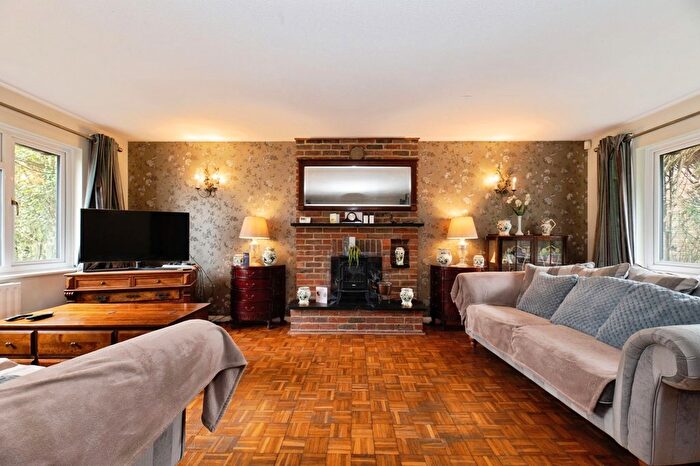 3 Bedroom Detached House For Sale In Headley Heath Approach, Tadworth, Surrey, KT20